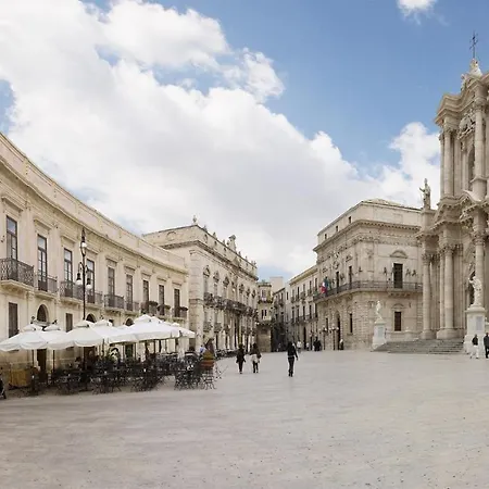 Casa Sacramento * Syracuse